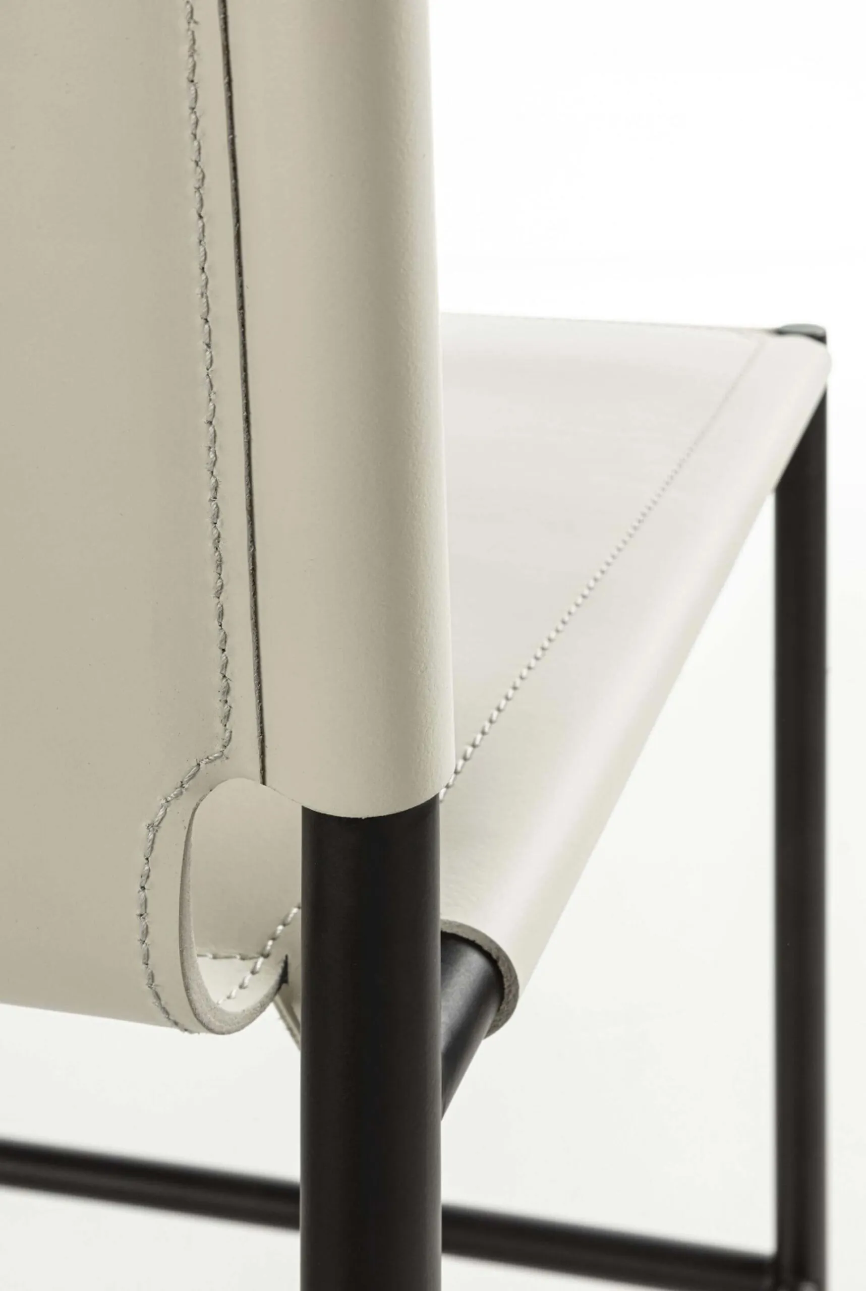 Lomacasa_Pellizzoni_Elena-凳子_畫廊-1