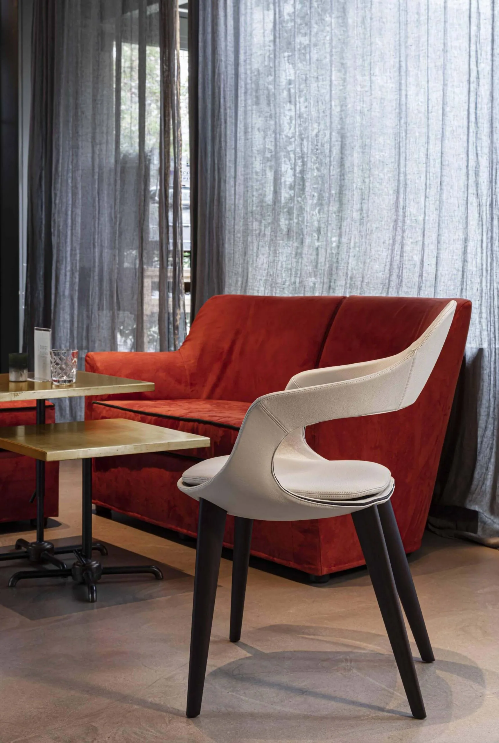 Lomacasa_Pellizzoni_Frenchkiss-扶手椅_畫廊-2