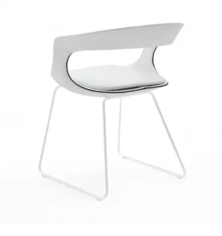 Lomacasa_Pellizzoni_Frenchkiss-Low-Back-Armchair_featured