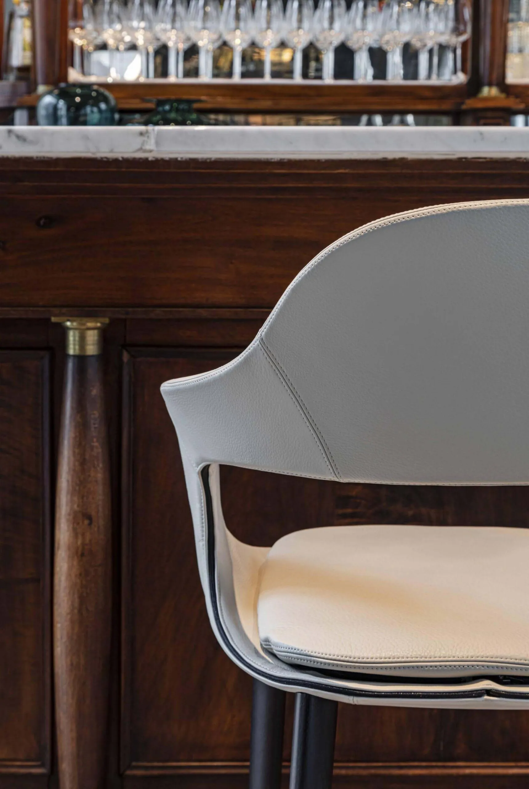 Lomacasa_Pellizzoni_Frenchkiss-凳子_畫廊-2